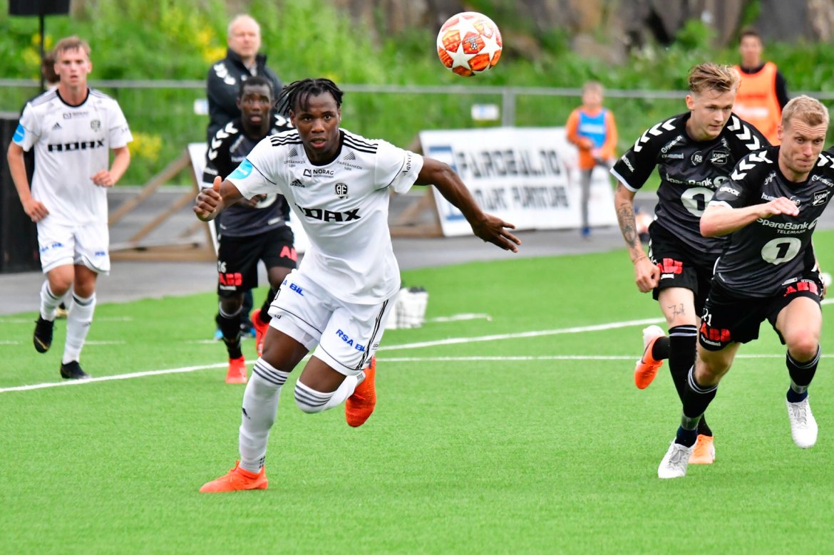 I Fabian Ness sitt skadefravær var det Vital Kaba som spilte spiss for Arendal mesteparten av kampen. Odd-forsvarerne fikk erfare at Vital er en spiller det er svært vanskelig å holde kontroll på.