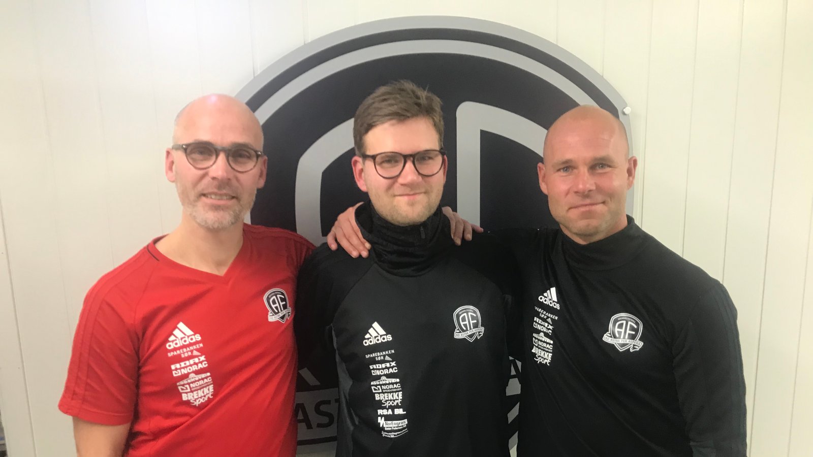 Steinar Pedersen, Mikkel Bjørnstad og Roger Risholt er alle ansatt på heltid som trenere i Arendal Fotball i 2019.