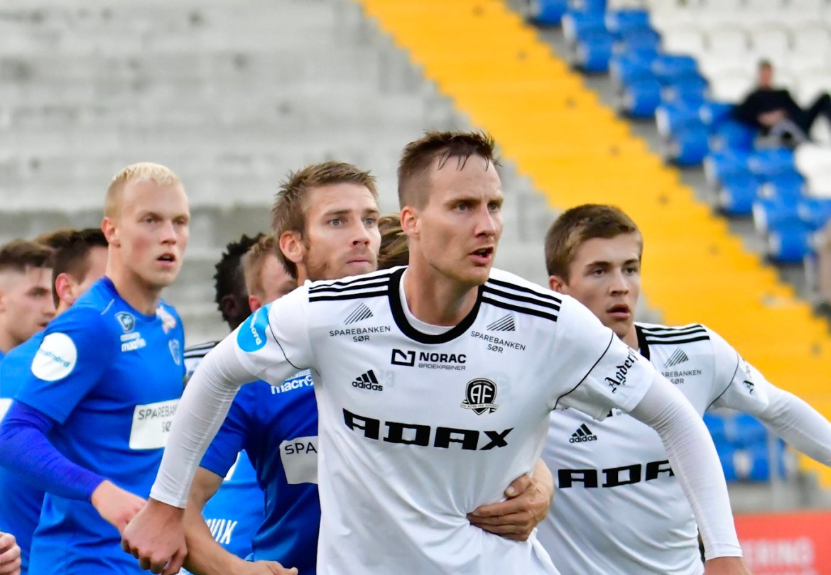 Sune Kiilerich forsøker å live seg løs fra holdingen i Fløy-feltet.