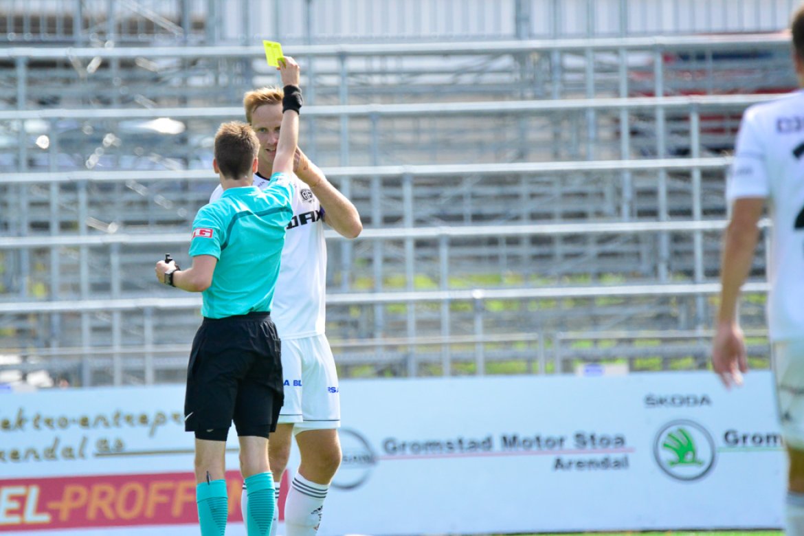 Kaptein Sune Kiilerich fikk et strengt idømt gult kort og må sone karantene i neste serierunde.