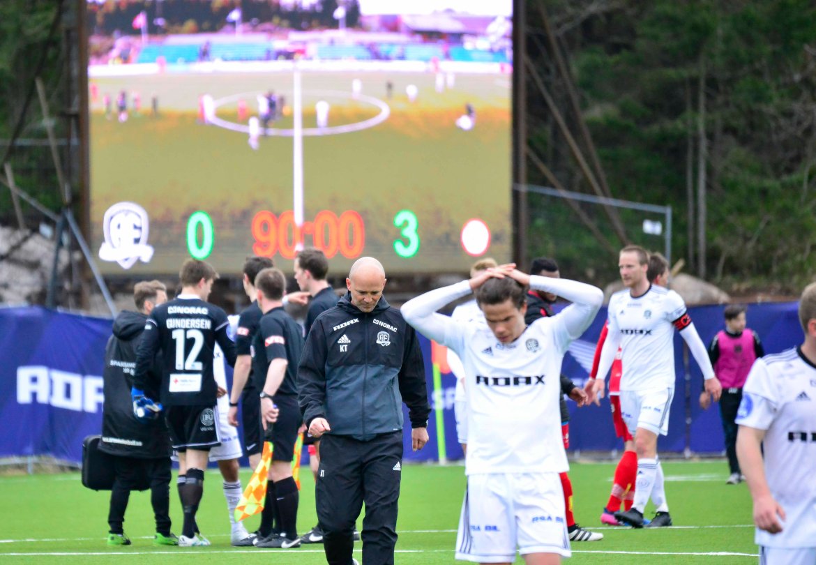 Tungt å tape på hjemmebane.