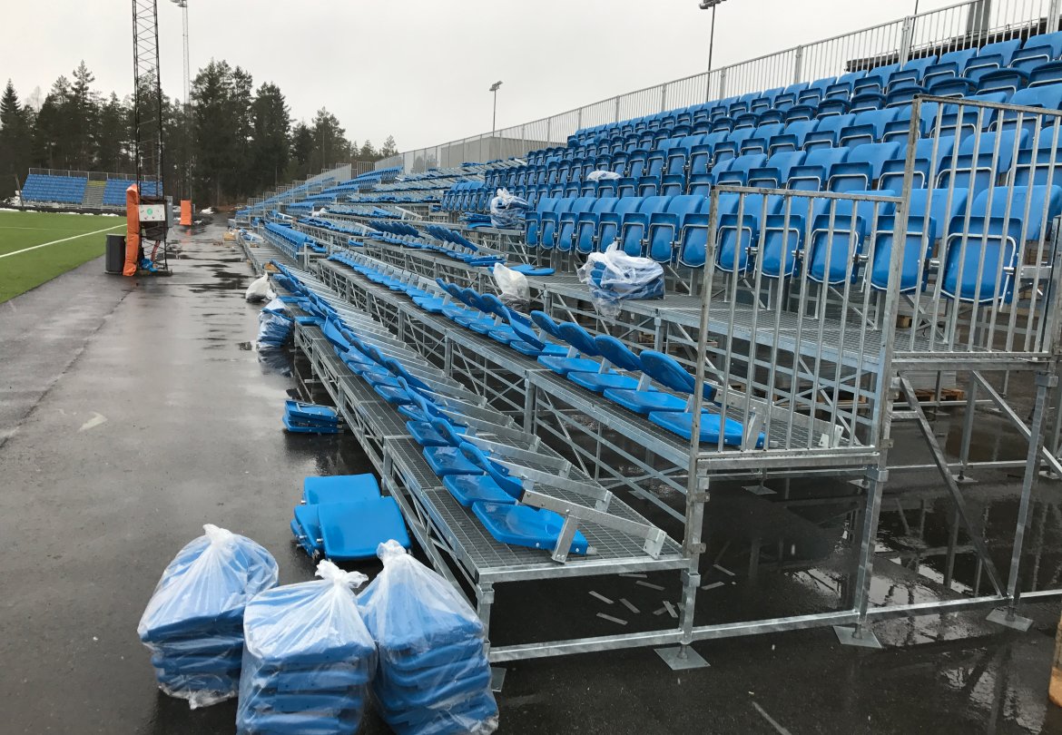 Slik så det ut på Myra søndag ettermiddag. Det er fortsatt noen seter som ennå ikke er pakket ut.