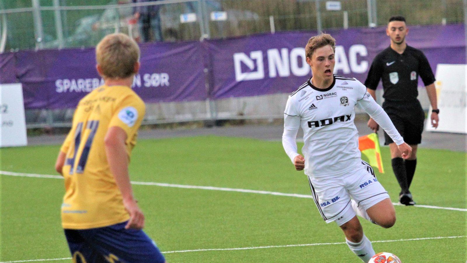 Magnus N. Madsen i aksjon for Arendal 2 i 4. divisjon mot Jerv 2. 