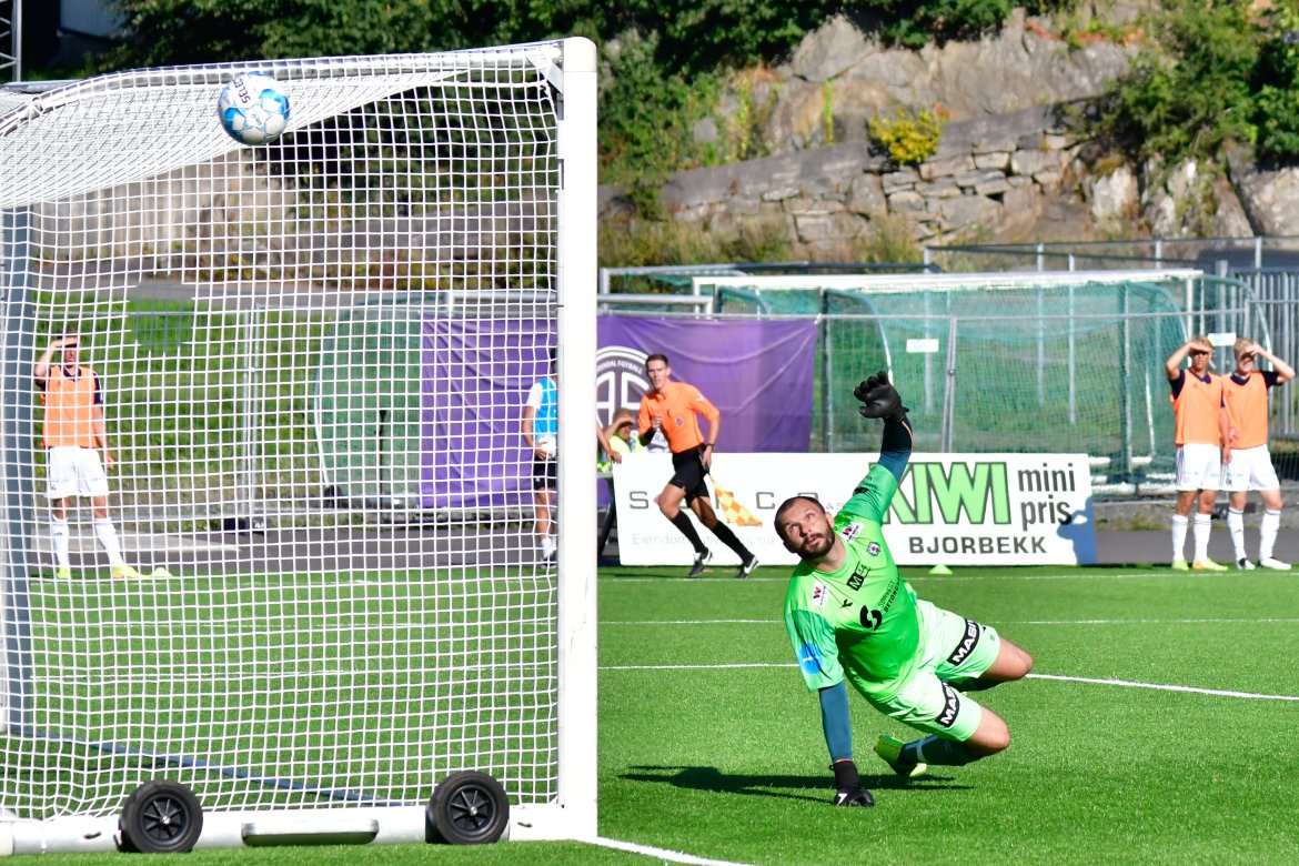 Det var hett rundt ørene på Bryne-keeper Igor Spiridonov.