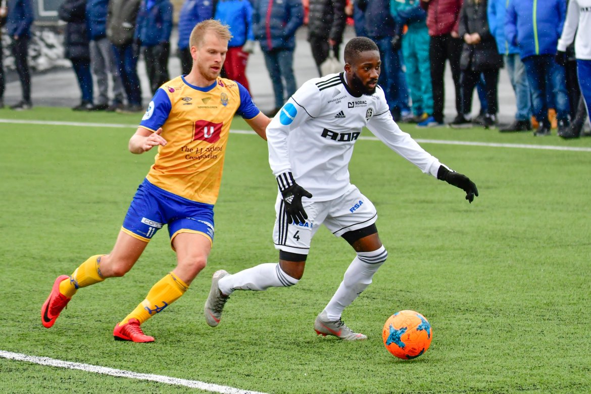 Reiss Greenidge har kontroll på Daniel Aase.