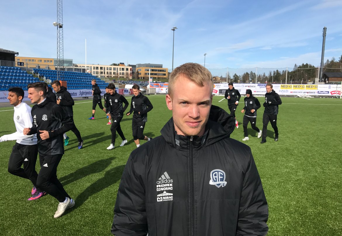 Fysioterapeut Fredrik Nett har vært en av dem som har hatt en småtravel uke med å håndtere skader og medisinske utfordringer.