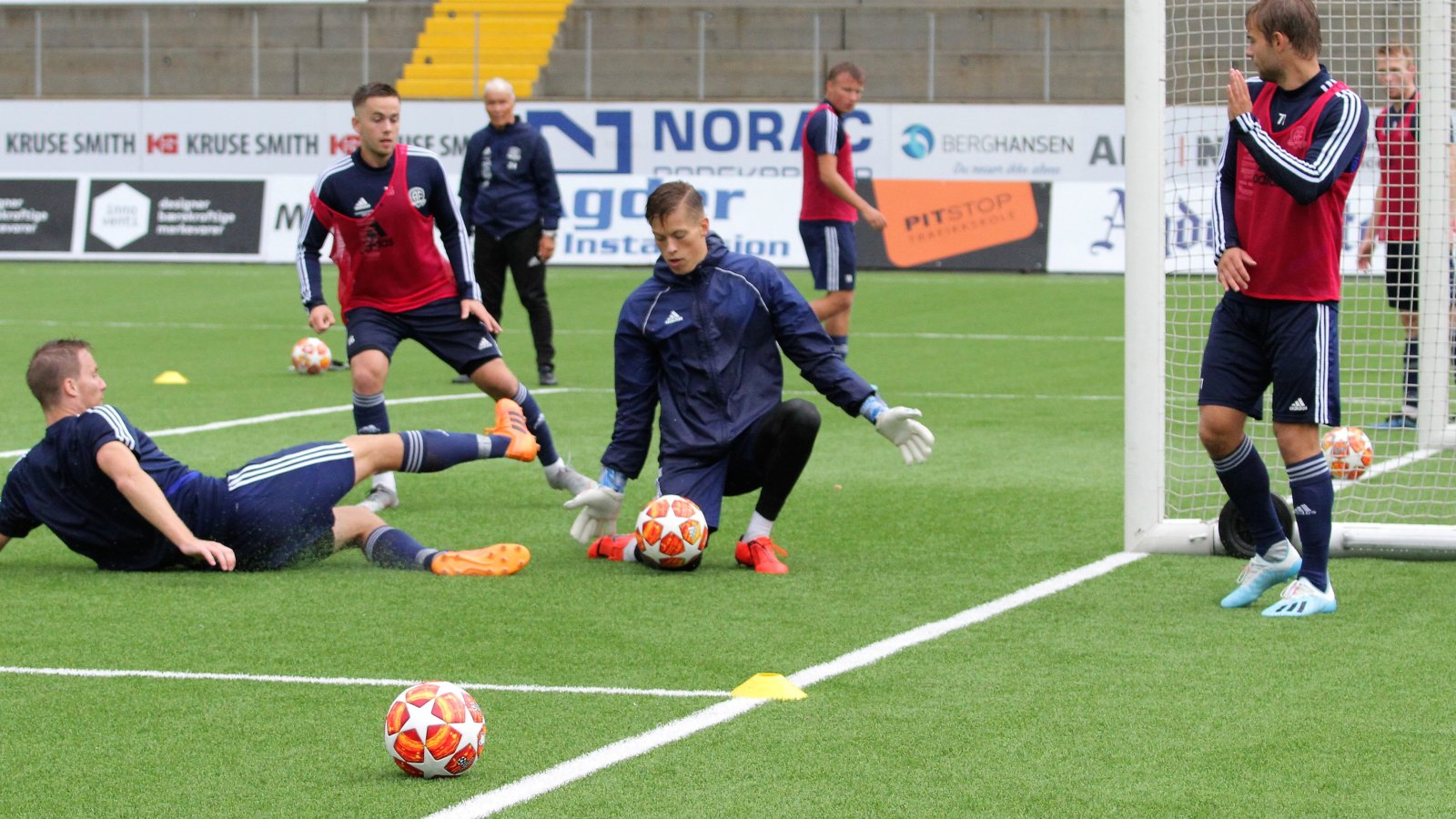Trening foran kampen mot Nardo borte, med Leopold Wahlstedt i aksjon.