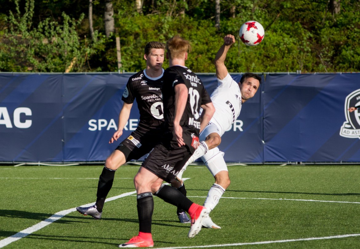 Wilhem Pepa er akrobatisk - men selv ikke akrobatikk var godt nok mot Elverum denne gangen....