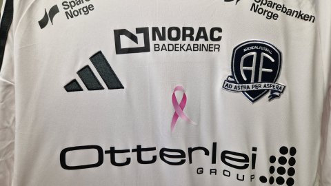 Søndagens kamp er Rosa sløyfe-kampen